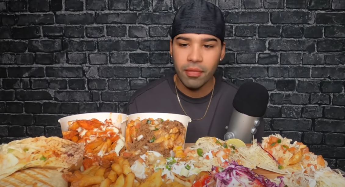 ASMR BRO - Youtube - trying strEATS menu