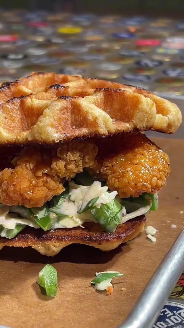The ultimate chicken and Waffle duo is still available for you to try! Don’t miss out 🧇🐔#chickenandwaffle #streats #poutine #foodiesofinstagram #foodie #goodeats